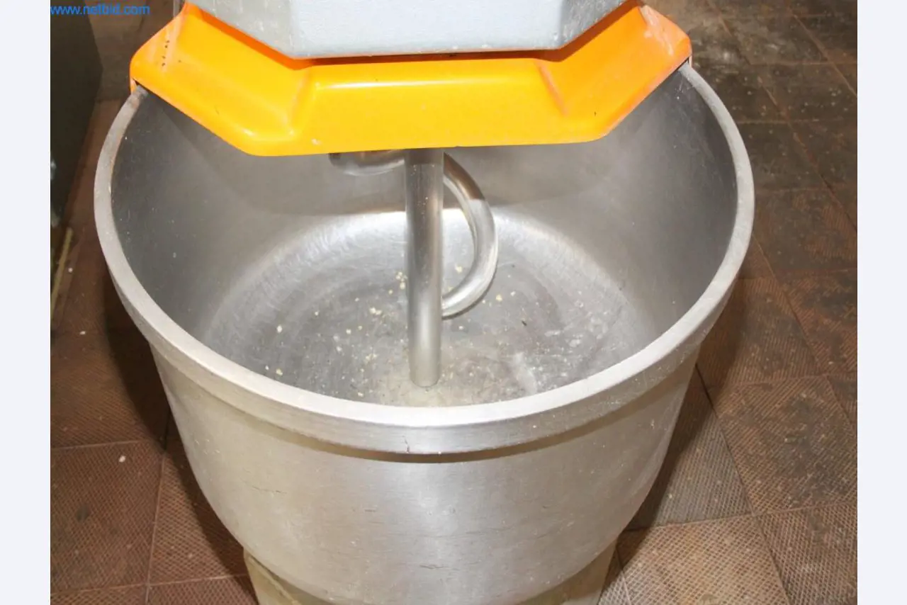 Devices for air conditioning, heating and cooling, workshop and storage facilities-7