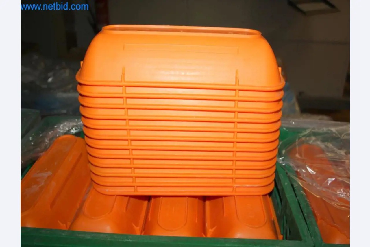 Devices for air conditioning, heating and cooling, workshop and storage facilities-9