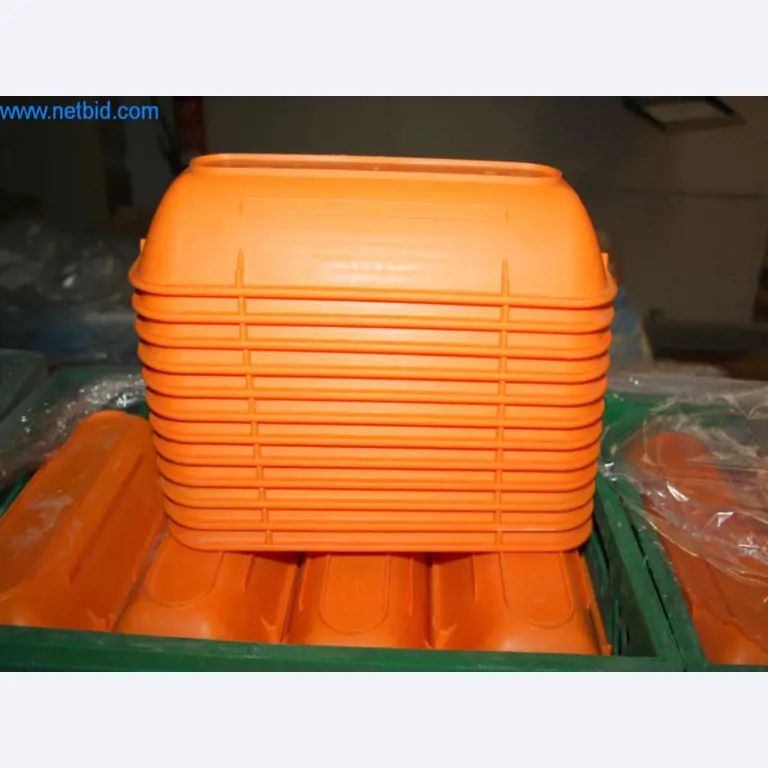 Devices for air conditioning, heating and cooling, workshop and storage facilities-9