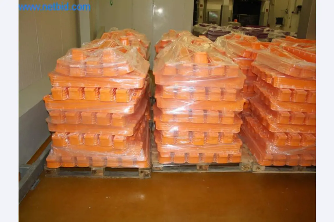 Devices for air conditioning, heating and cooling, workshop and storage facilities-3