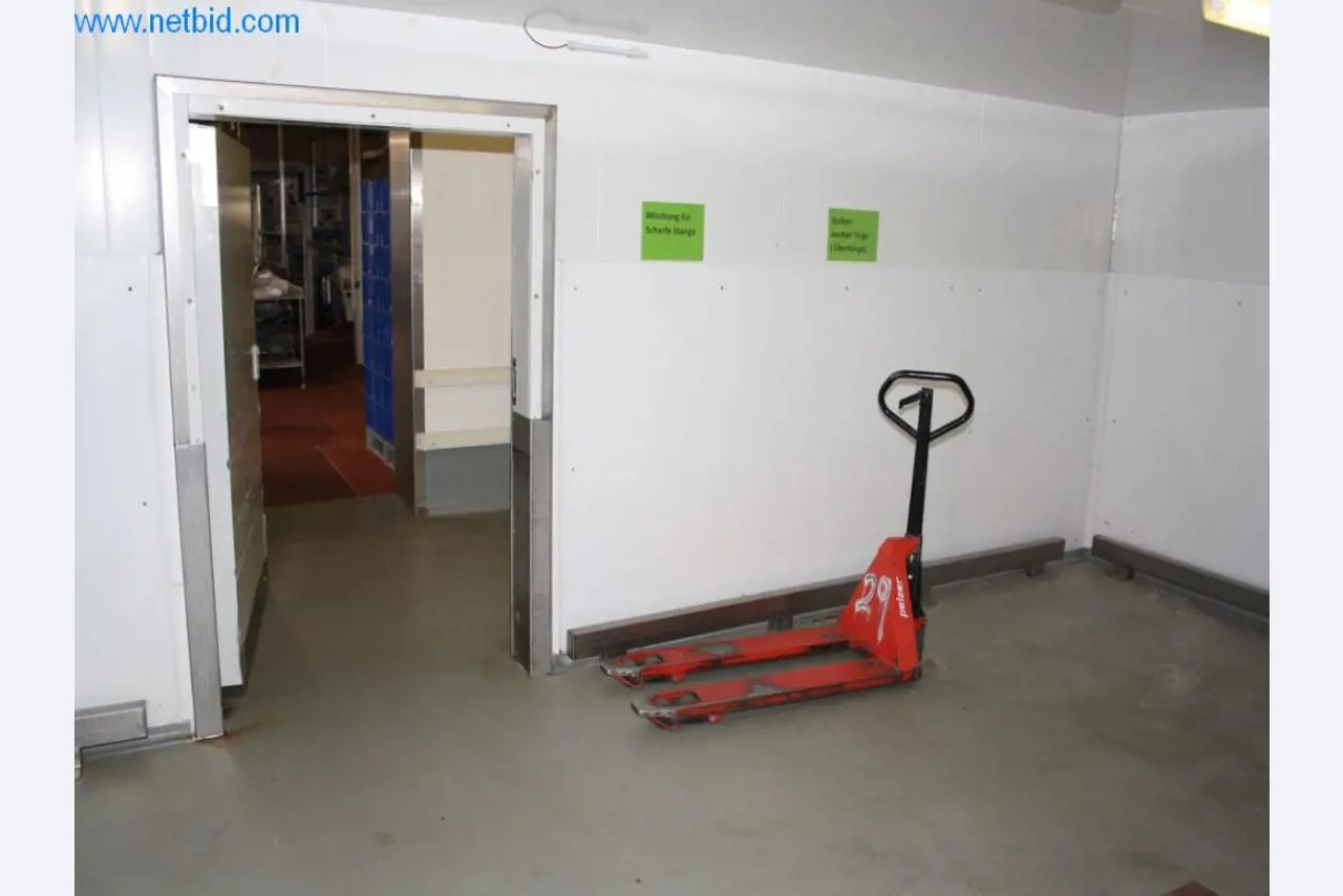 Devices for air conditioning, heating and cooling, workshop and storage facilities-4