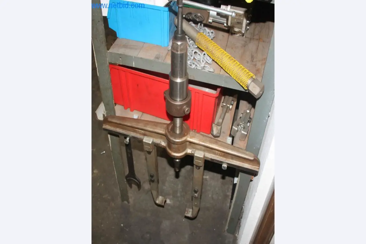 Devices for air conditioning, heating and cooling, workshop and storage facilities-12