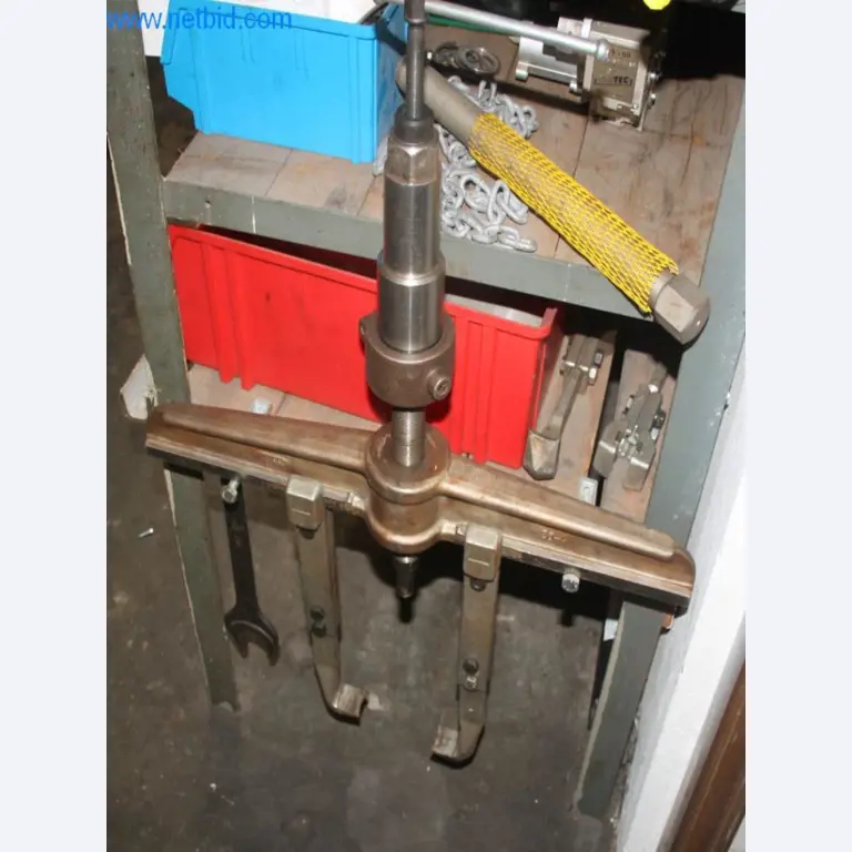 Devices for air conditioning, heating and cooling, workshop and storage facilities-12