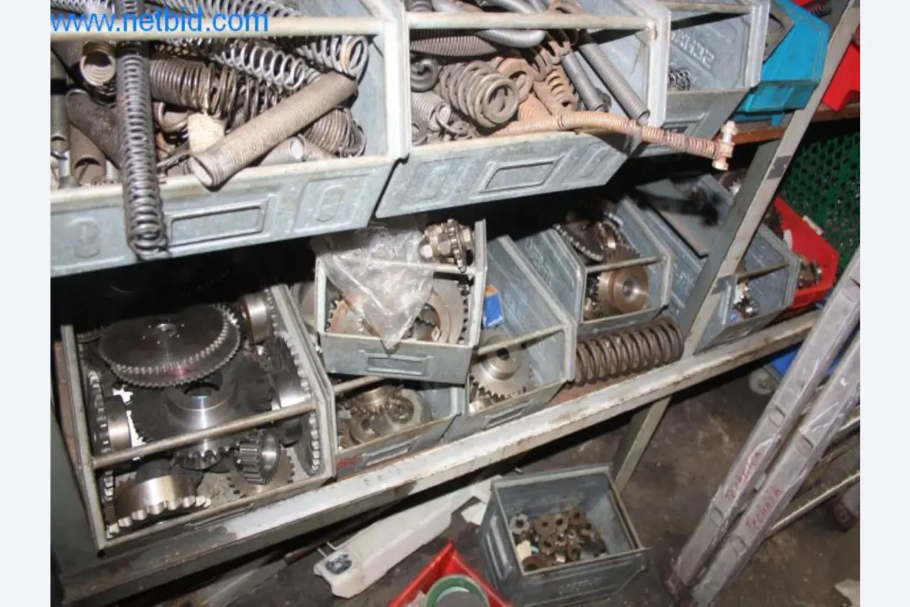 Devices for air conditioning, heating and cooling, workshop and storage facilities-8