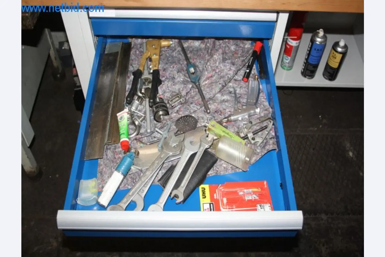 Devices for air conditioning, heating and cooling, workshop and storage facilities-7