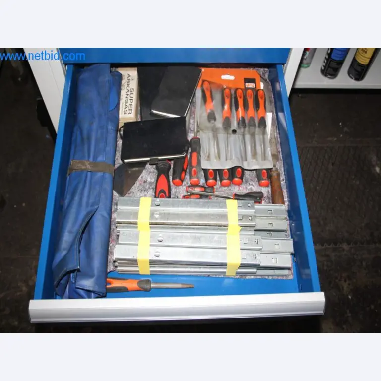 Devices for air conditioning, heating and cooling, workshop and storage facilities-8