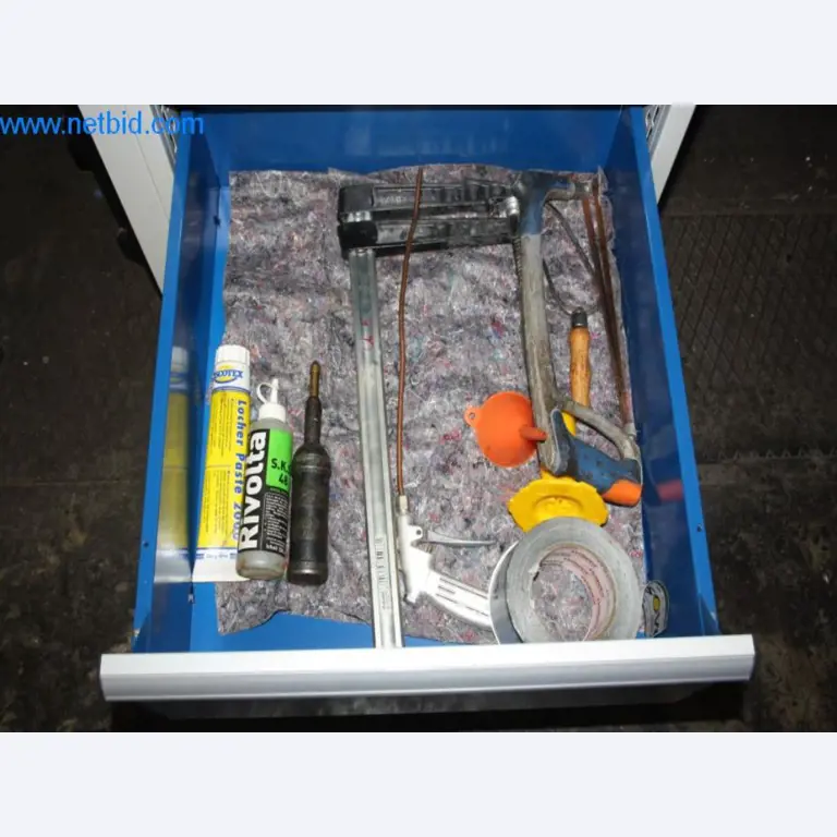 Devices for air conditioning, heating and cooling, workshop and storage facilities-9