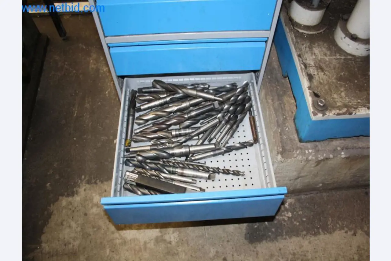 Devices for air conditioning, heating and cooling, workshop and storage facilities-10