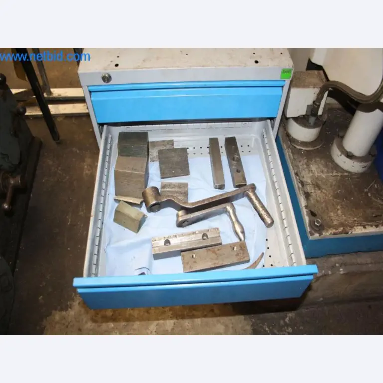 Devices for air conditioning, heating and cooling, workshop and storage facilities-9