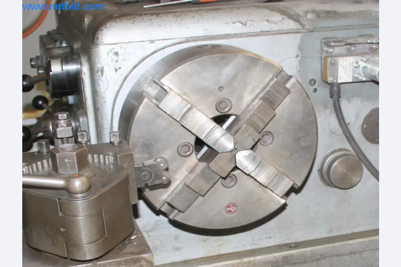 Devices for air conditioning, heating and cooling, workshop and storage facilities-9