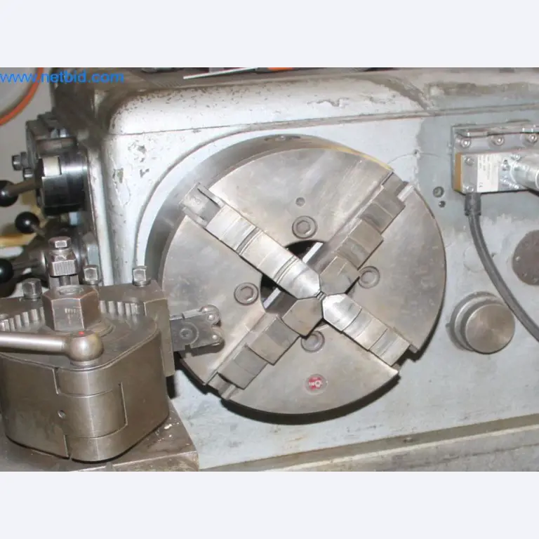 Devices for air conditioning, heating and cooling, workshop and storage facilities-9