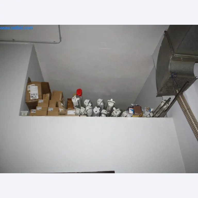 Devices for air conditioning, heating and cooling, workshop and storage facilities-6