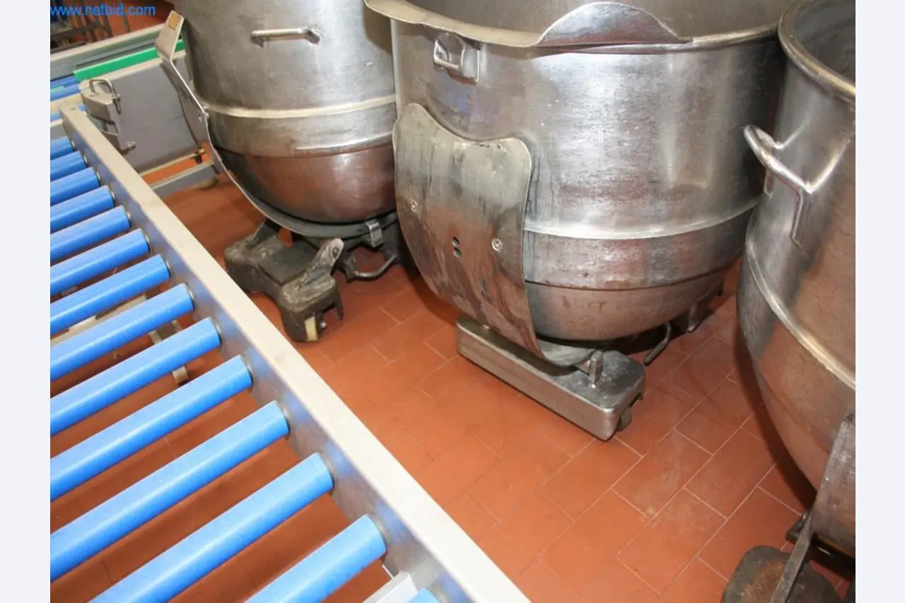 Devices for air conditioning, heating and cooling, workshop and storage facilities-9