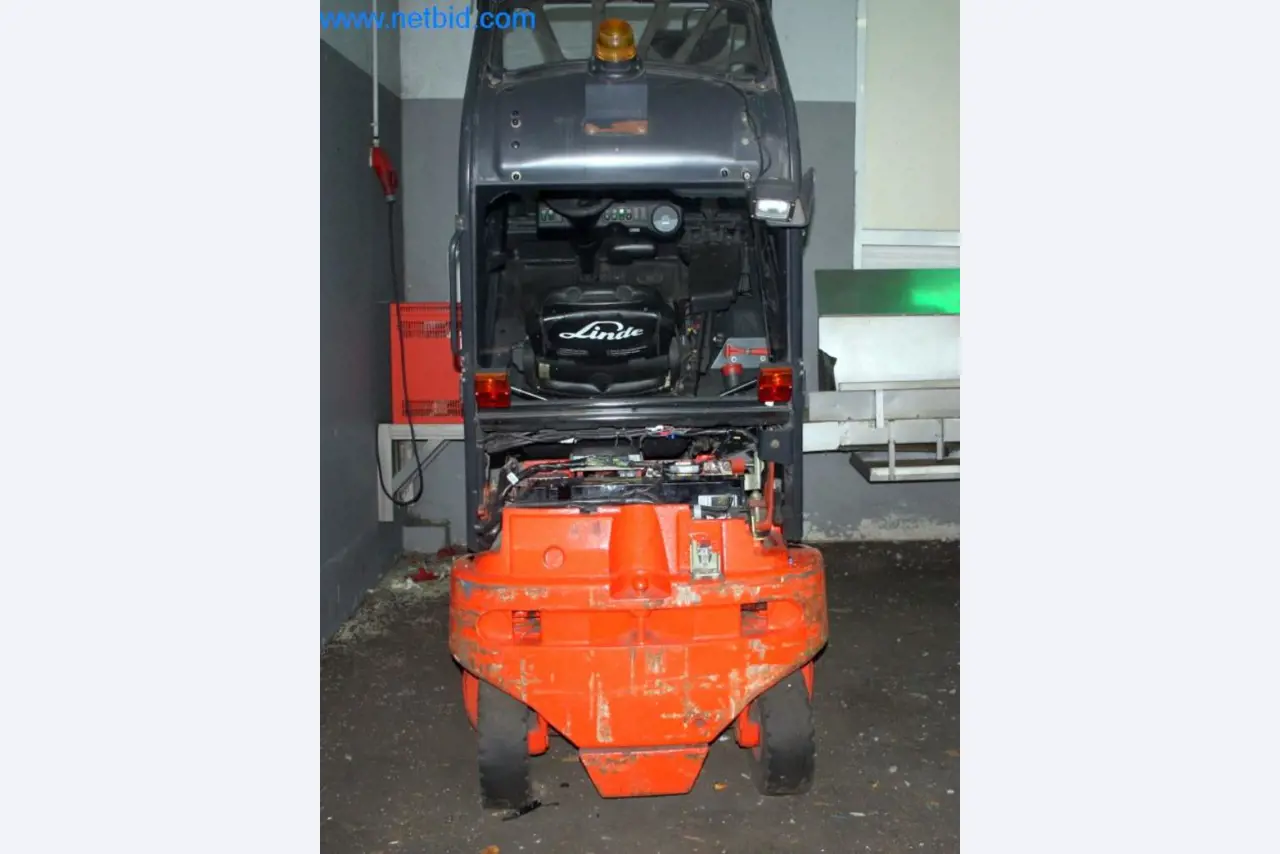 Devices for air conditioning, heating and cooling, workshop and storage facilities-7