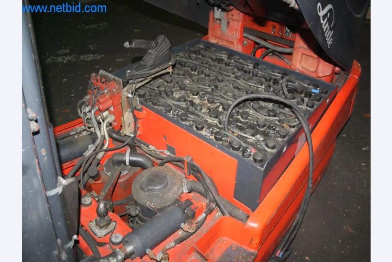 Devices for air conditioning, heating and cooling, workshop and storage facilities-8