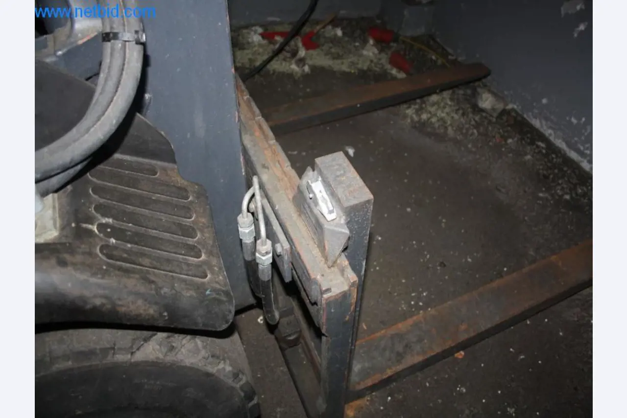 Devices for air conditioning, heating and cooling, workshop and storage facilities-9