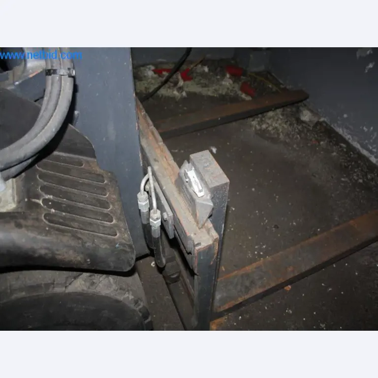 Devices for air conditioning, heating and cooling, workshop and storage facilities-9