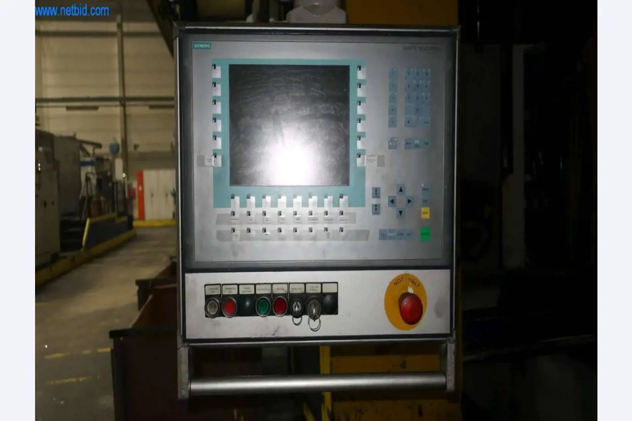 Sistemas de fundição injectada (alumínio) 1.100 - 1.350 t,
Processamento mecânico, fabrico de ferramentas
-17