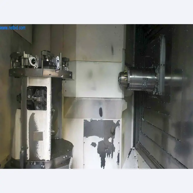 Sistemas de fundição injectada (alumínio) 1.100 - 1.350 t,
Processamento mecânico, fabrico de ferramentas
-5