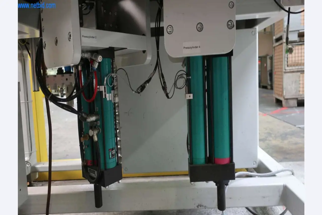 Sistemas de fundição injectada (alumínio) 1.100 - 1.350 t,
Processamento mecânico, fabrico de ferramentas
-4