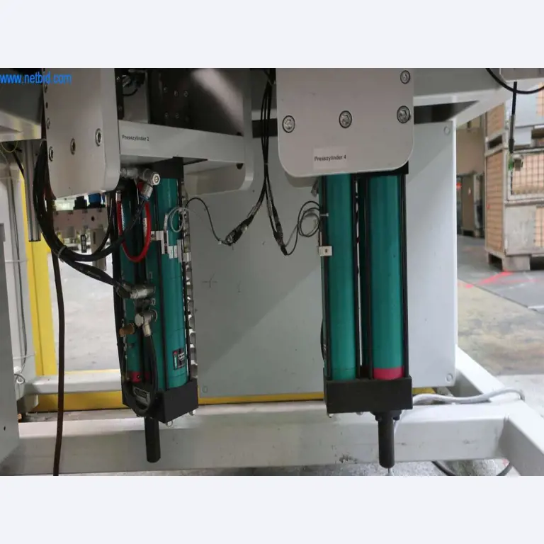 Sistemas de fundição injectada (alumínio) 1.100 - 1.350 t,
Processamento mecânico, fabrico de ferramentas
-4