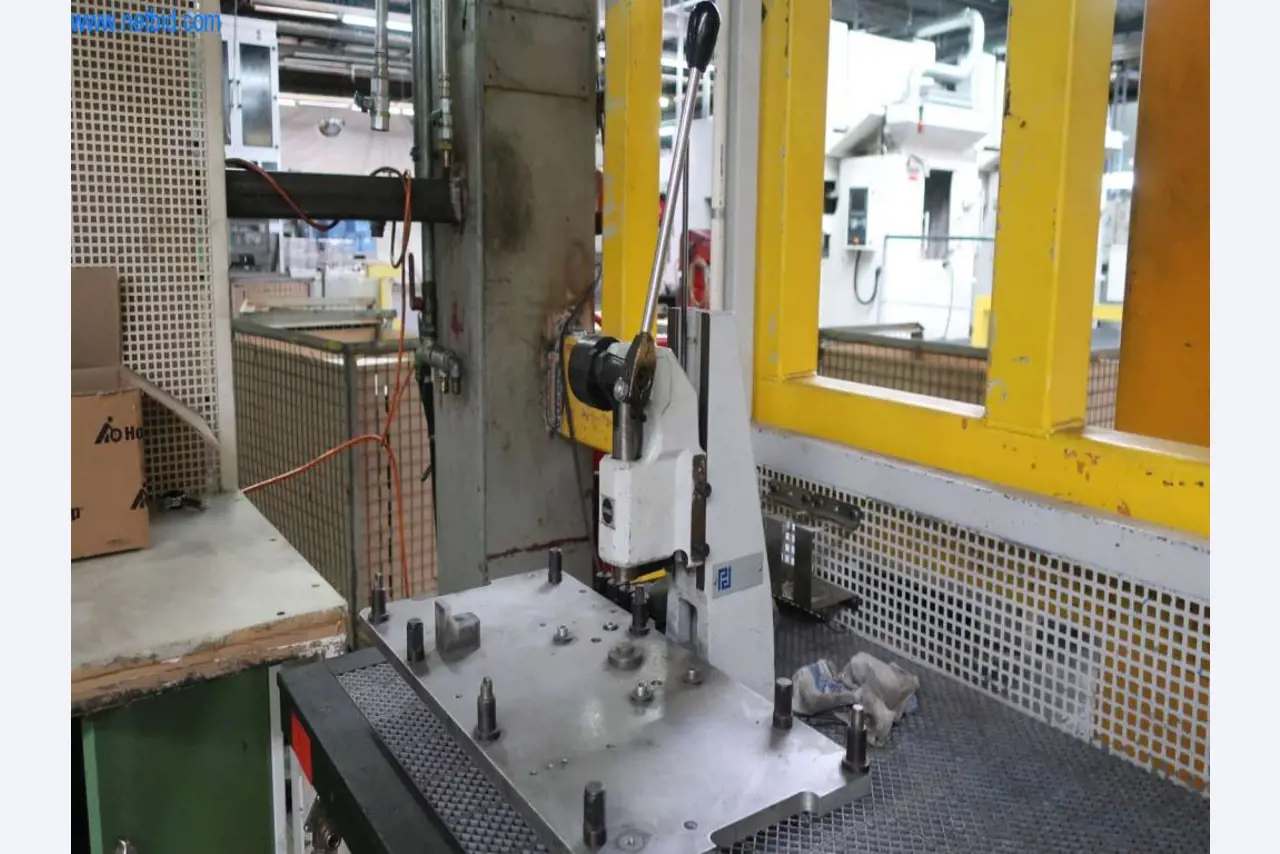Sistemas de fundição injectada (alumínio) 1.100 - 1.350 t,
Processamento mecânico, fabrico de ferramentas
-2