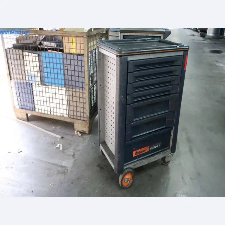 Systemy odlewania ciśnieniowego (aluminium) 1,100 - 1,350 t,
Obróbka mechaniczna, produkcja narzędzi
-2