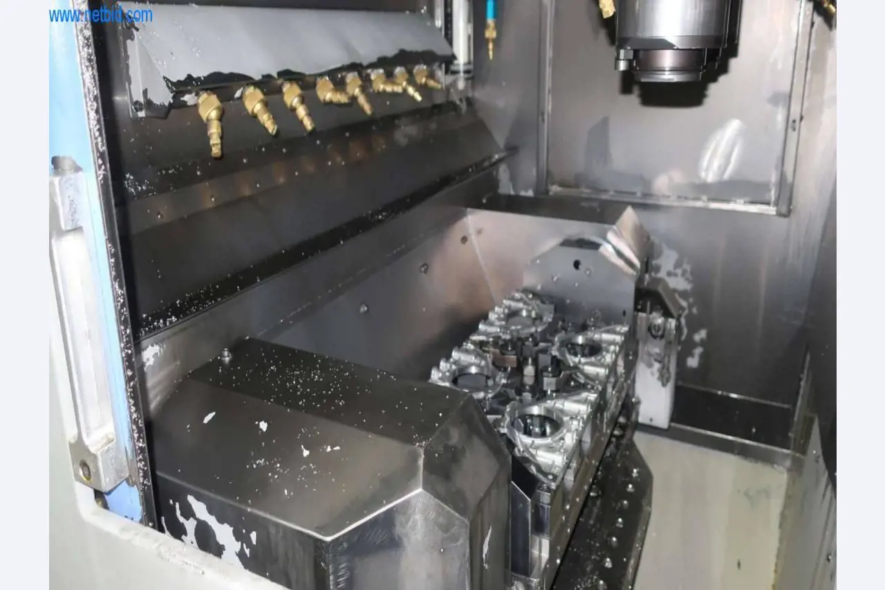 Sistemas de fundição injectada (alumínio) 1.100 - 1.350 t,
Processamento mecânico, fabrico de ferramentas
-31