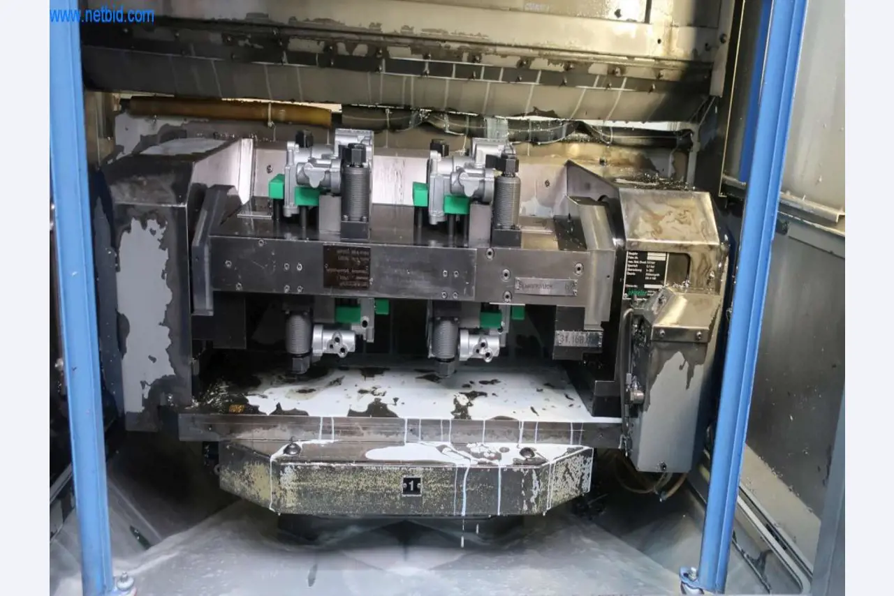 Sistemas de fundição injectada (alumínio) 1.100 - 1.350 t,
Processamento mecânico, fabrico de ferramentas
-11