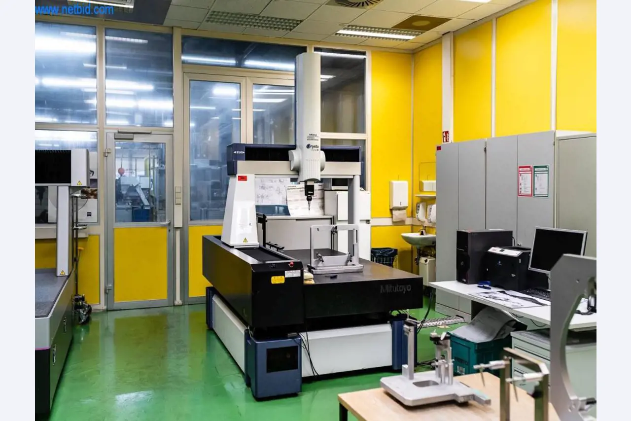 Systemy odlewania ciśnieniowego (aluminium) 1,100 - 1,350 t,
Obróbka mechaniczna, produkcja narzędzi
-1