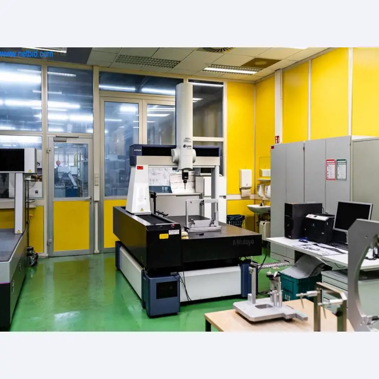 Systemy odlewania ciśnieniowego (aluminium) 1,100 - 1,350 t,
Obróbka mechaniczna, produkcja narzędzi
-1