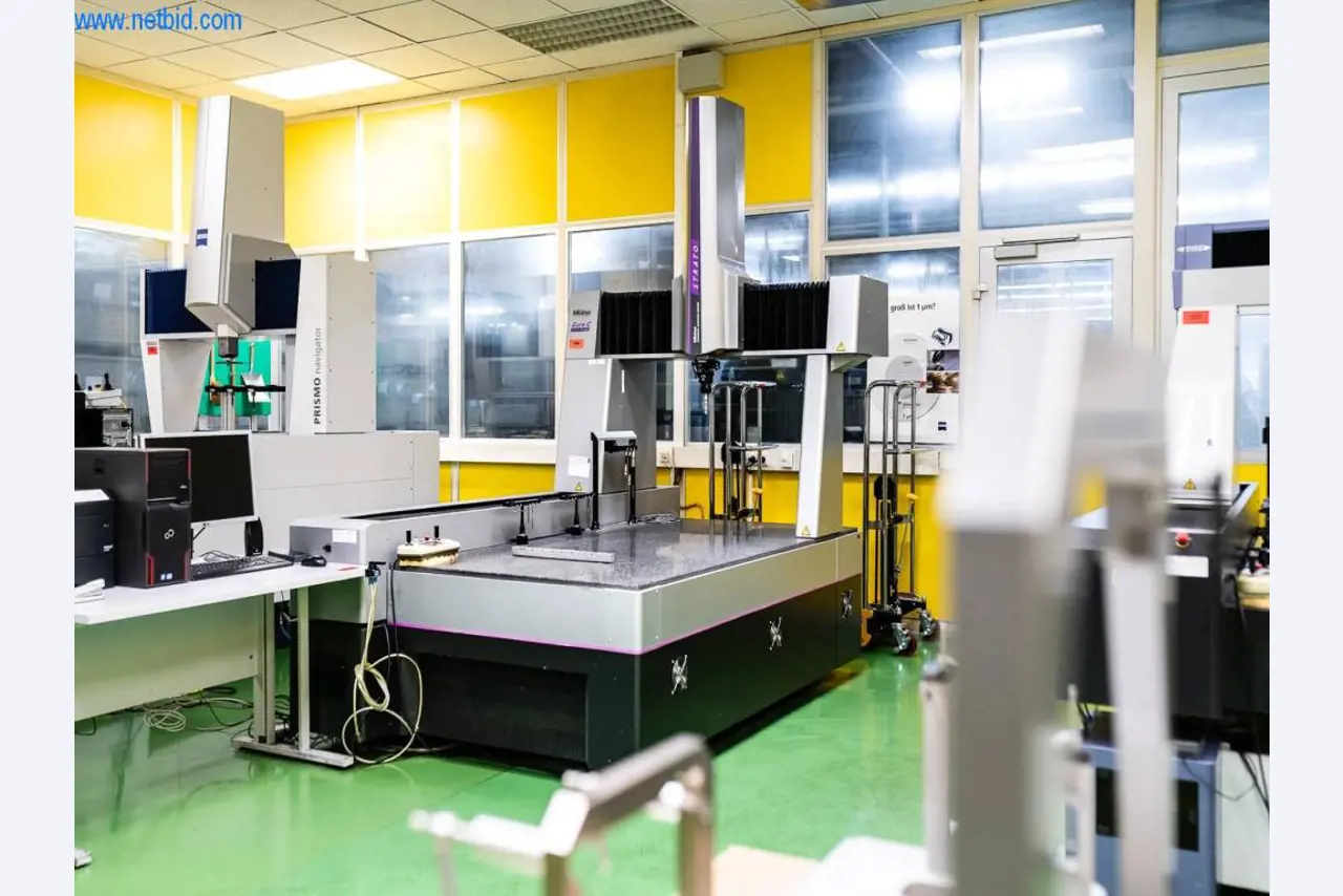 Systemy odlewania ciśnieniowego (aluminium) 1,100 - 1,350 t,
Obróbka mechaniczna, produkcja narzędzi
-1