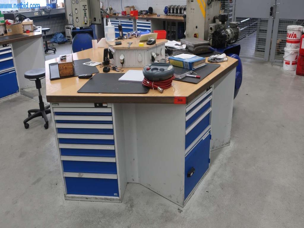 Systémy tlakového lití (hliník) 1 100 - 1 350 t,
Mechanické zpracování, výroba nástrojů
-1