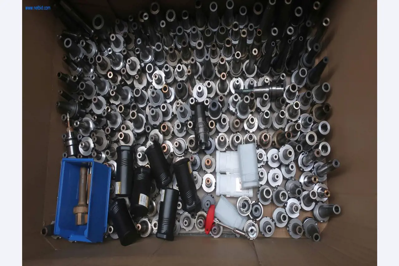 Sistemas de fundição injectada (alumínio) 1.100 - 1.350 t,
Processamento mecânico, fabrico de ferramentas
-2