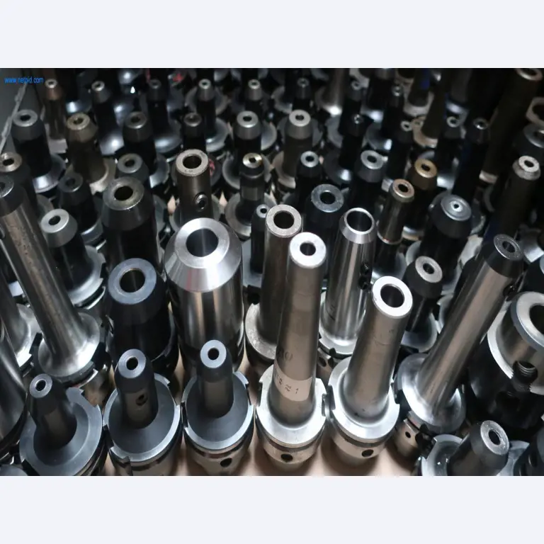 Sistemas de fundição injectada (alumínio) 1.100 - 1.350 t,
Processamento mecânico, fabrico de ferramentas
-1