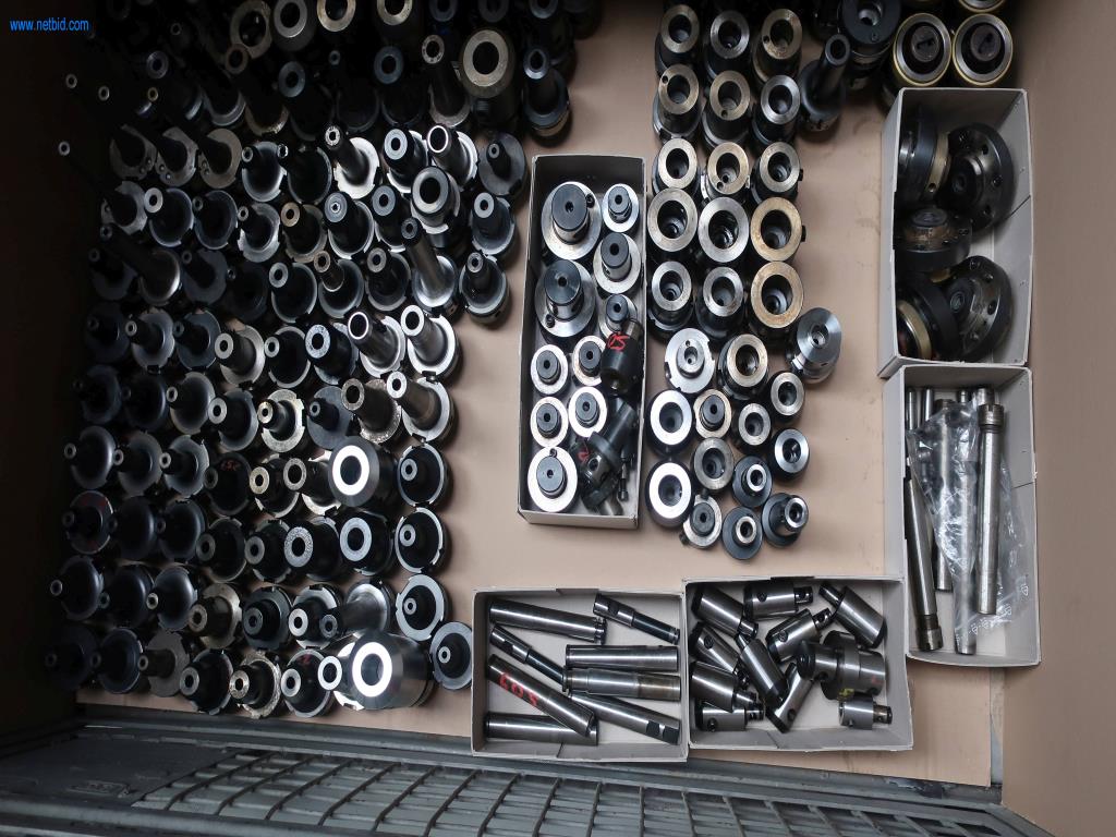 Systémy tlakového lití (hliník) 1 100 - 1 350 t,
Mechanické zpracování, výroba nástrojů
-2