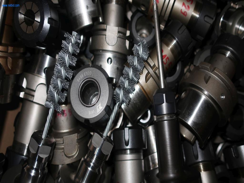 Systémy tlakového lití (hliník) 1 100 - 1 350 t,
Mechanické zpracování, výroba nástrojů
-1