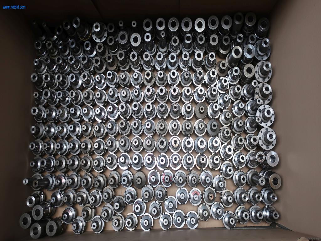 Systémy tlakového lití (hliník) 1 100 - 1 350 t,
Mechanické zpracování, výroba nástrojů
-1