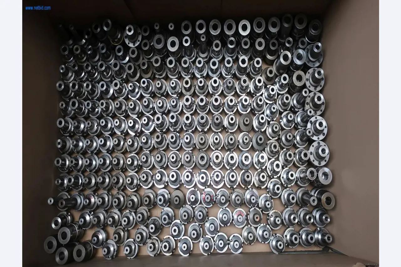 Sistemas de fundição injectada (alumínio) 1.100 - 1.350 t,
Processamento mecânico, fabrico de ferramentas
-1