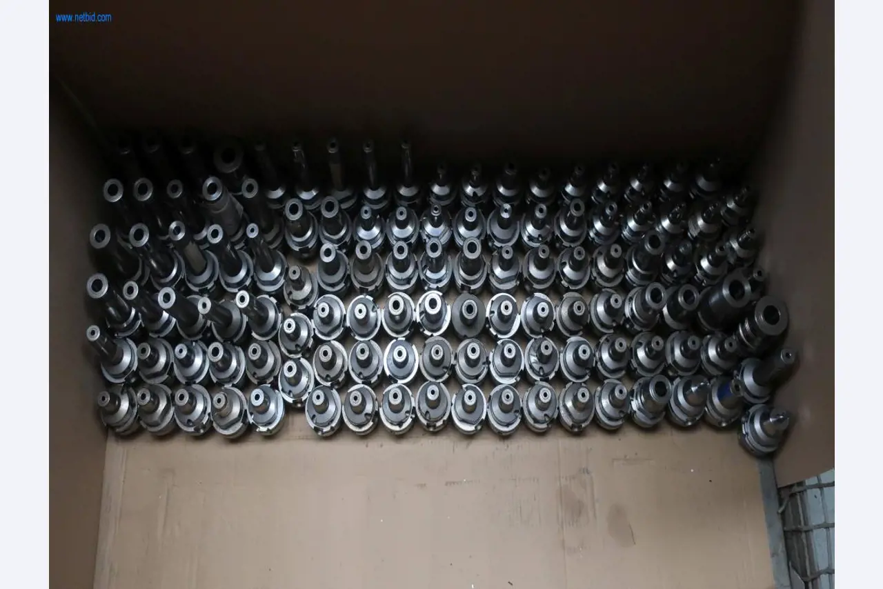 Sistemas de fundição injectada (alumínio) 1.100 - 1.350 t,
Processamento mecânico, fabrico de ferramentas
-2