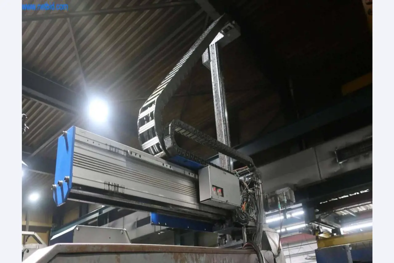 Sistemas de fundição injectada (alumínio) 1.100 - 1.350 t,
Processamento mecânico, fabrico de ferramentas
-10
