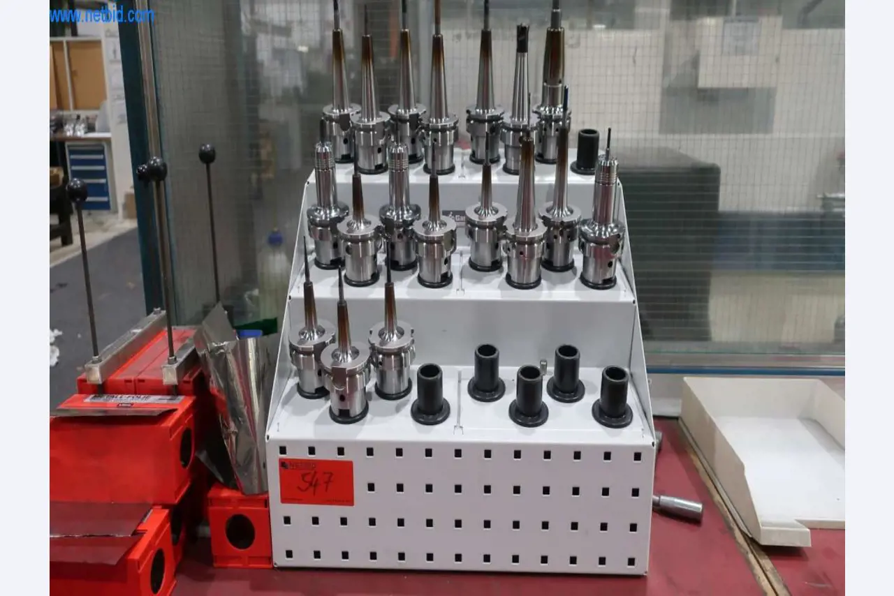 Sistemas de fundição injectada (alumínio) 1.100 - 1.350 t,
Processamento mecânico, fabrico de ferramentas
-12