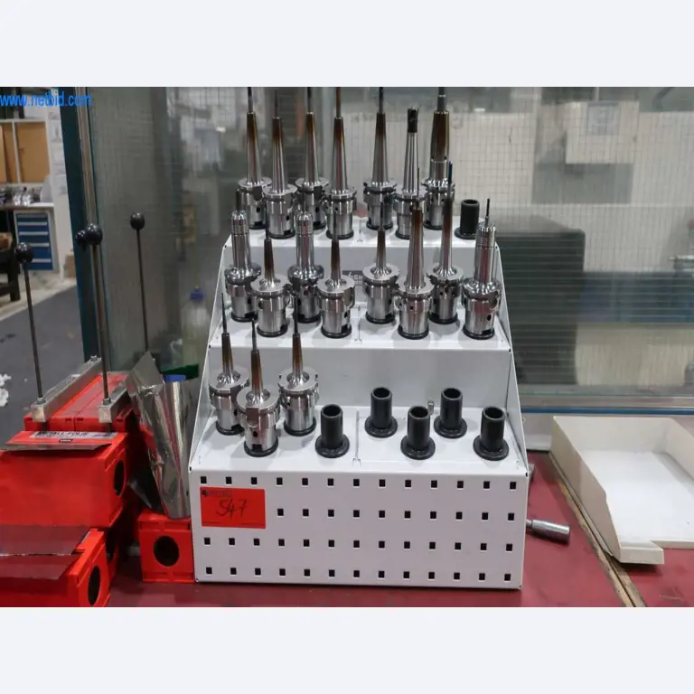 Sistemas de fundição injectada (alumínio) 1.100 - 1.350 t,
Processamento mecânico, fabrico de ferramentas
-12