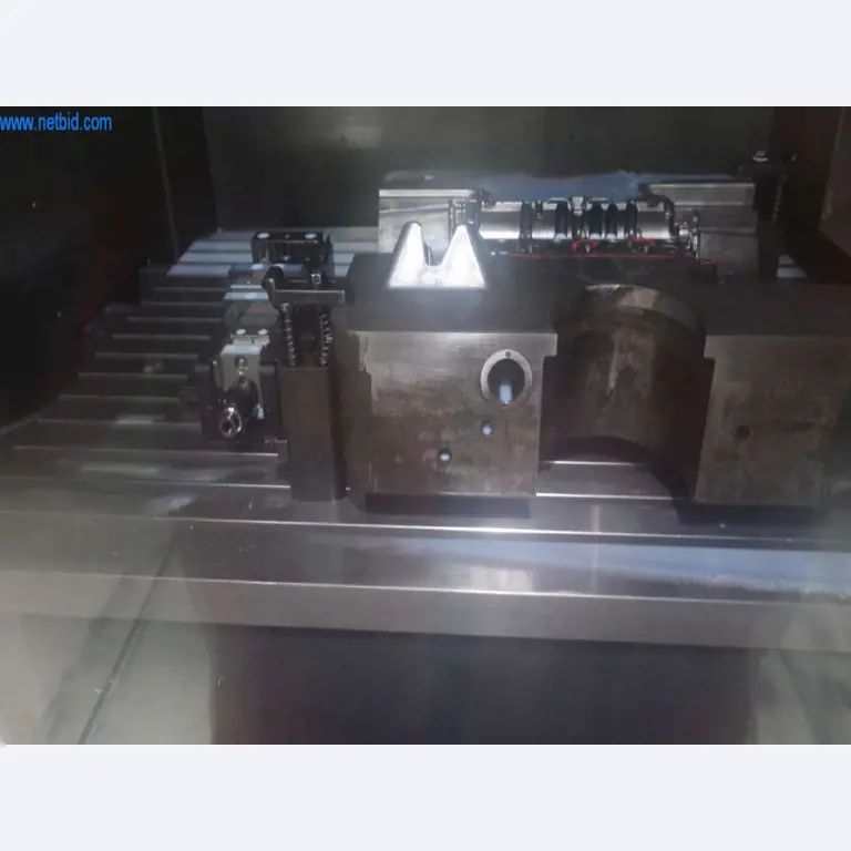 Sistemas de fundição injectada (alumínio) 1.100 - 1.350 t,
Processamento mecânico, fabrico de ferramentas
-17