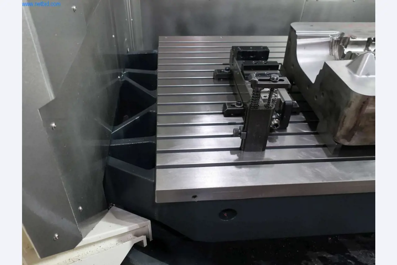 Sistemas de fundição injectada (alumínio) 1.100 - 1.350 t,
Processamento mecânico, fabrico de ferramentas
-20