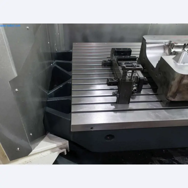 Sistemas de fundição injectada (alumínio) 1.100 - 1.350 t,
Processamento mecânico, fabrico de ferramentas
-20