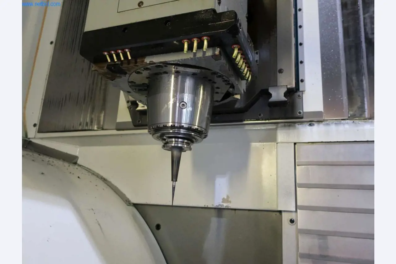 Sistemas de fundição injectada (alumínio) 1.100 - 1.350 t,
Processamento mecânico, fabrico de ferramentas
-13