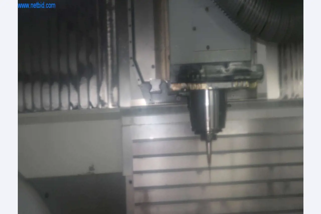 Sistemas de fundição injectada (alumínio) 1.100 - 1.350 t,
Processamento mecânico, fabrico de ferramentas
-8