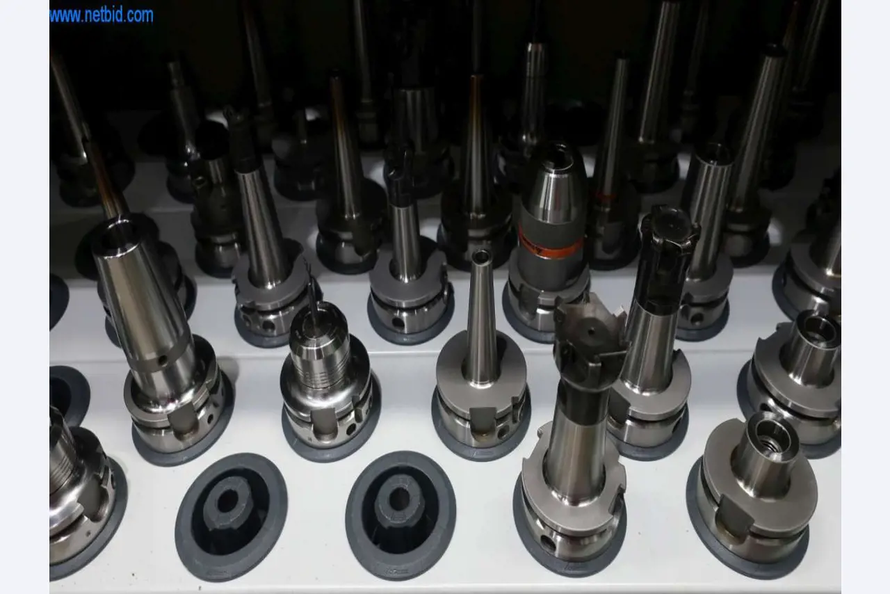 Sistemas de fundição injectada (alumínio) 1.100 - 1.350 t,
Processamento mecânico, fabrico de ferramentas
-1