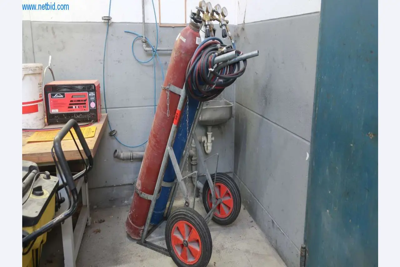 Systemy odlewania ciśnieniowego (aluminium) 1,100 - 1,350 t,
Obróbka mechaniczna, produkcja narzędzi
-1